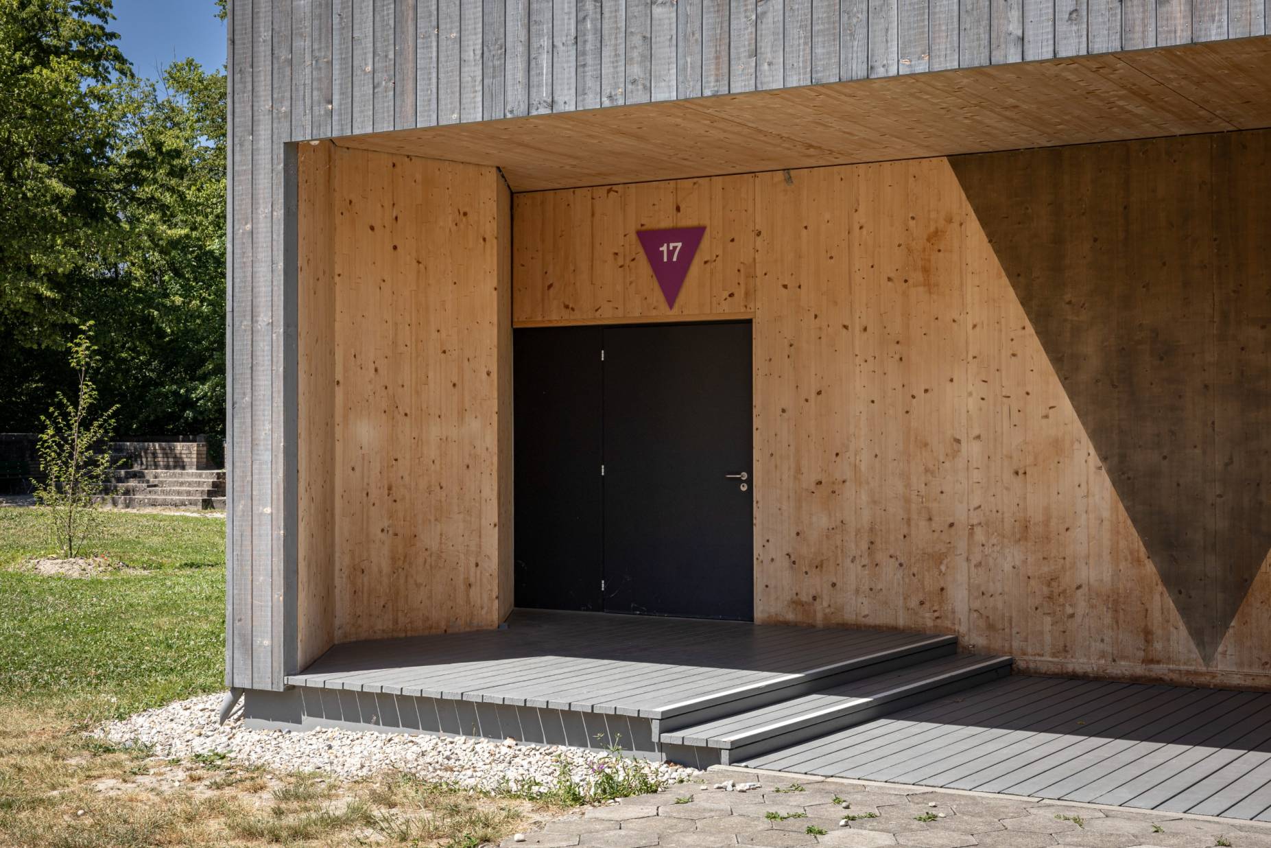 Eingang. Foto: Elia Schneider, 2023