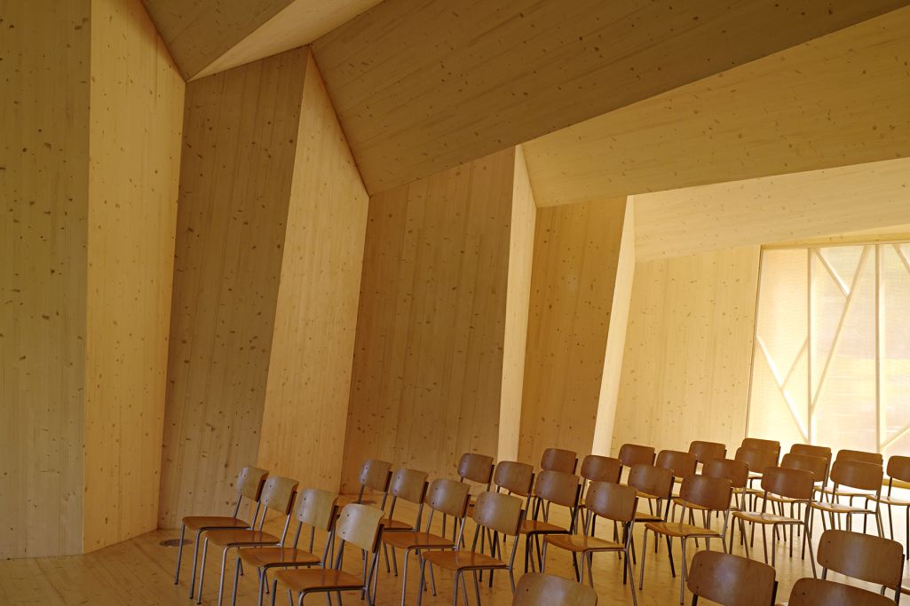 Innenraum. Foto: Milo Keller, 2008