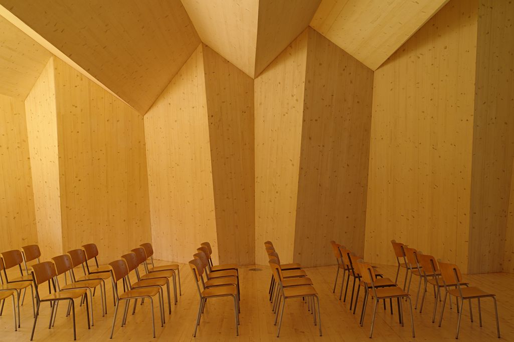 Innenraum. Foto: Milo Keller, 2008