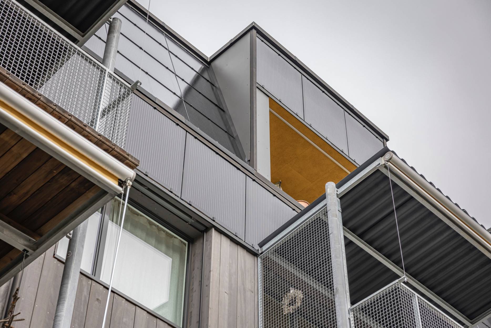 Detail Balkone. Foto: Elia Schneider, 2023