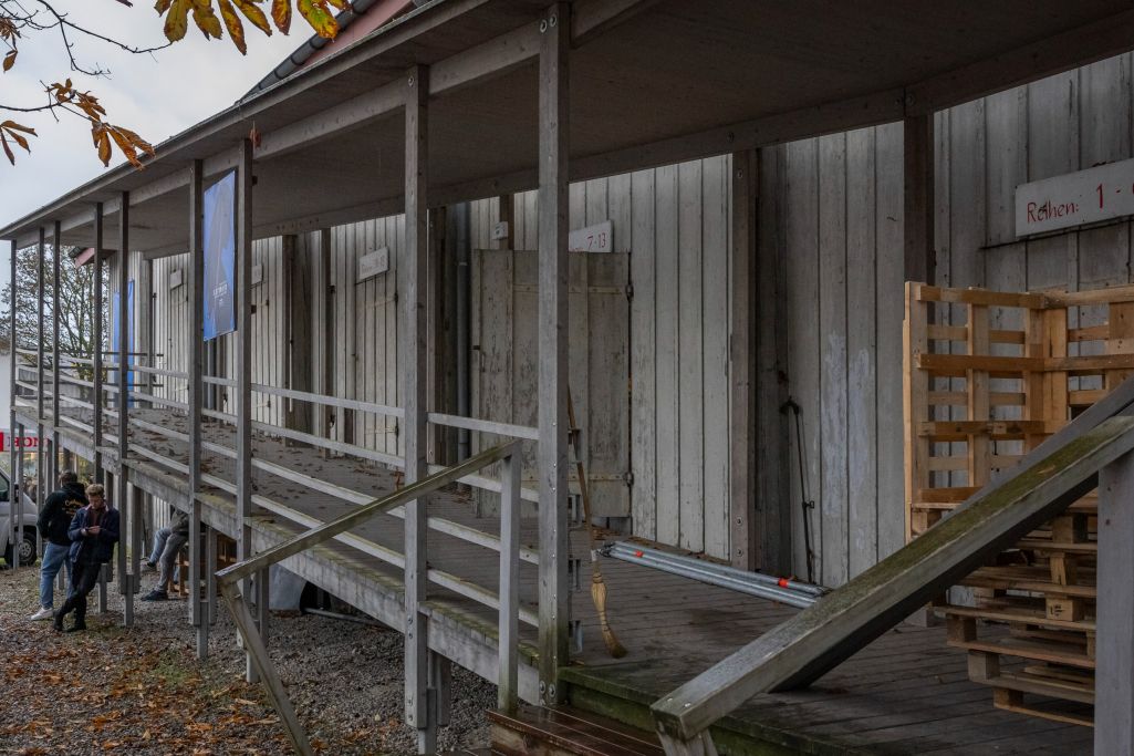 Zugangspasserelle, Fassade Nordost. Foto: Elia Schneider, 2023