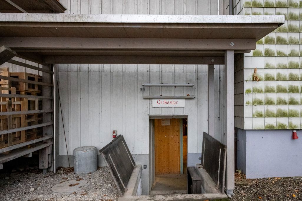 Eingang zum Orchestergraben, Fassade Nordost. Foto: Elia Schneider, 2023