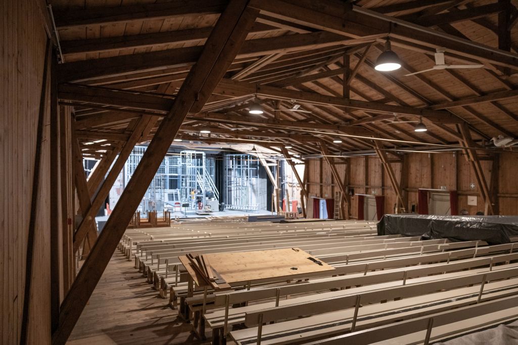 Blick zur Bühne. Foto: Elia Schneider, 2023