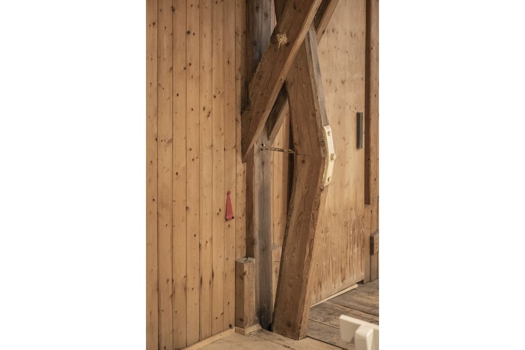 Detail Binderkonstruktion mit Stahl-Anker. Foto: Elia Schneider, 2023