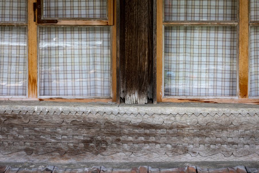 Detail Fenstersims. Foto: Elia Schneider, 2024