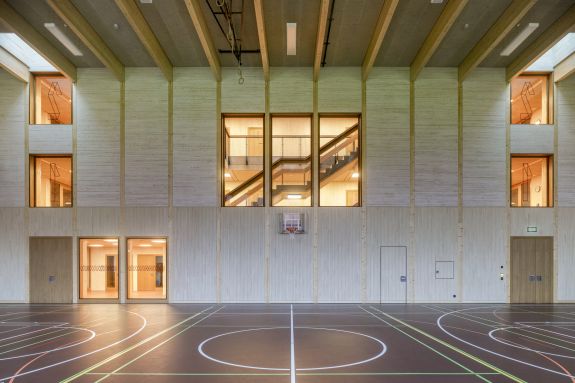 Sporthalle. Foto: Architekturfotografie Gempeler, 2022