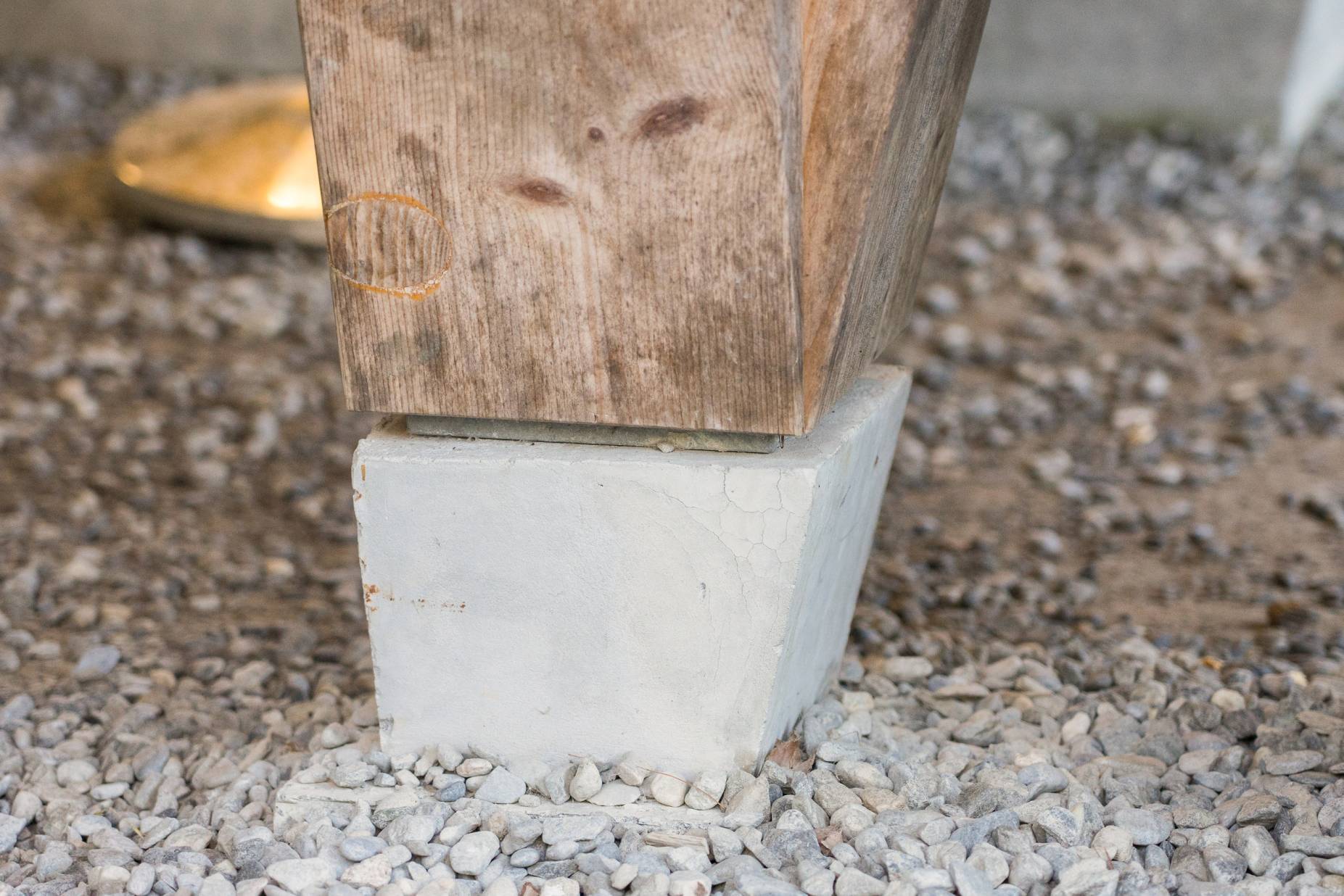 Detail Sockel Pfosten. Foto: Sven Eggimann, 2023