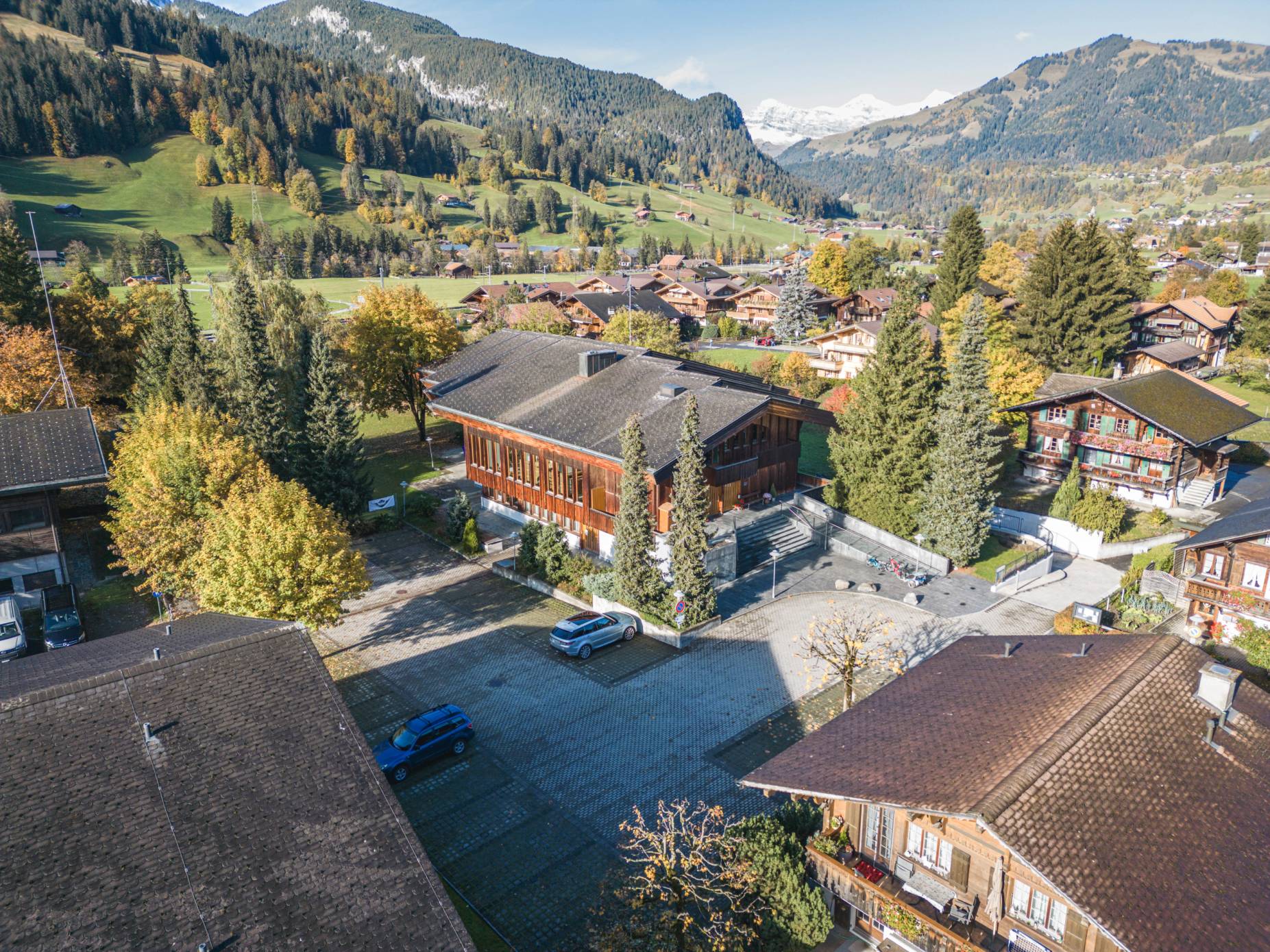 Umgebung mit Vorplatz. Foto: Roman Kocher, 2023