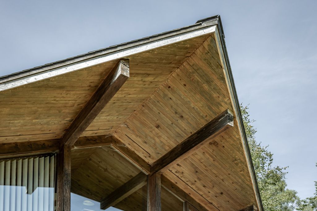Detail Dachuntersicht. Foto: Elia Schneider, 2024