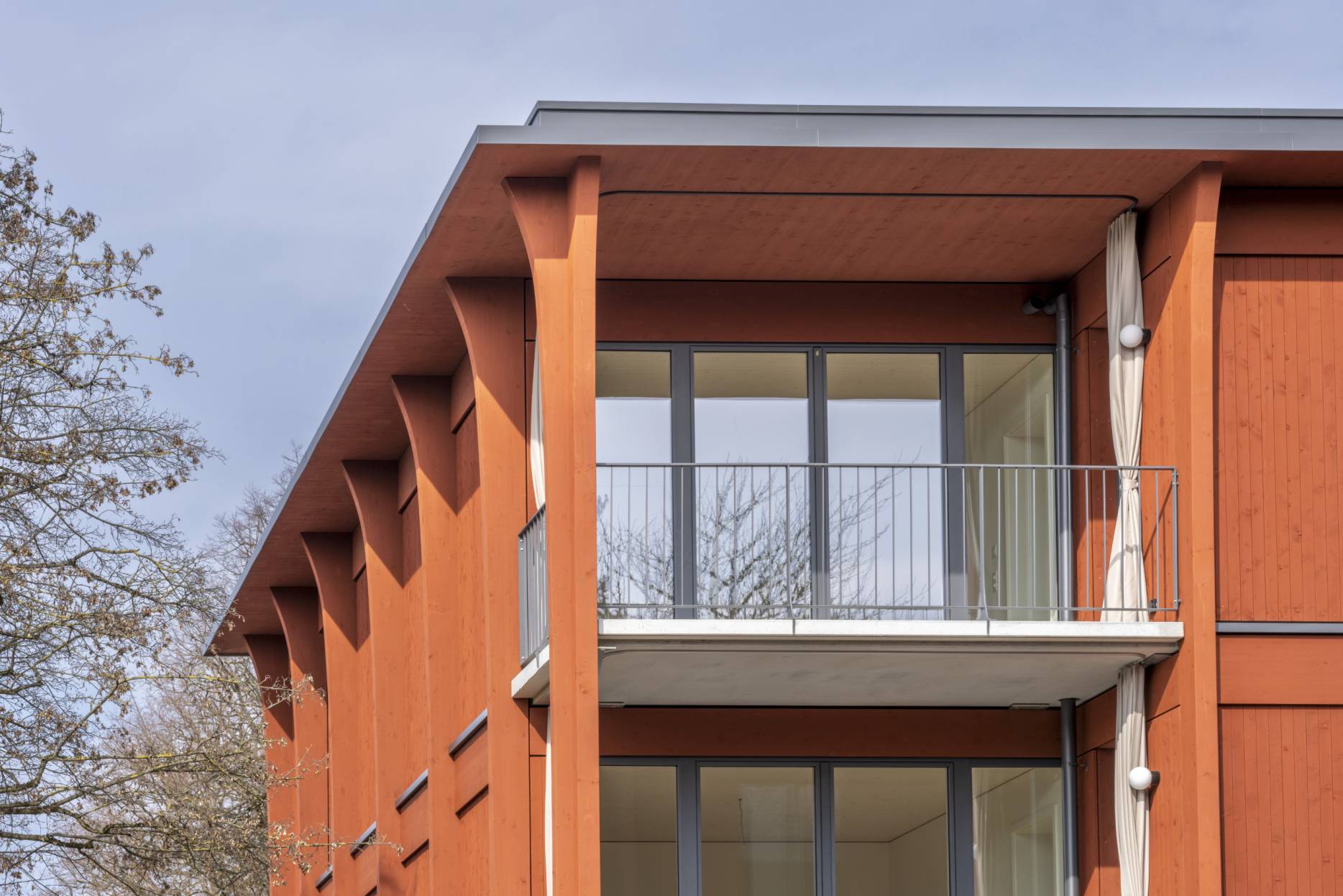 Detail Loggia und Dachrand. Foto: Elia Schneider, 2023