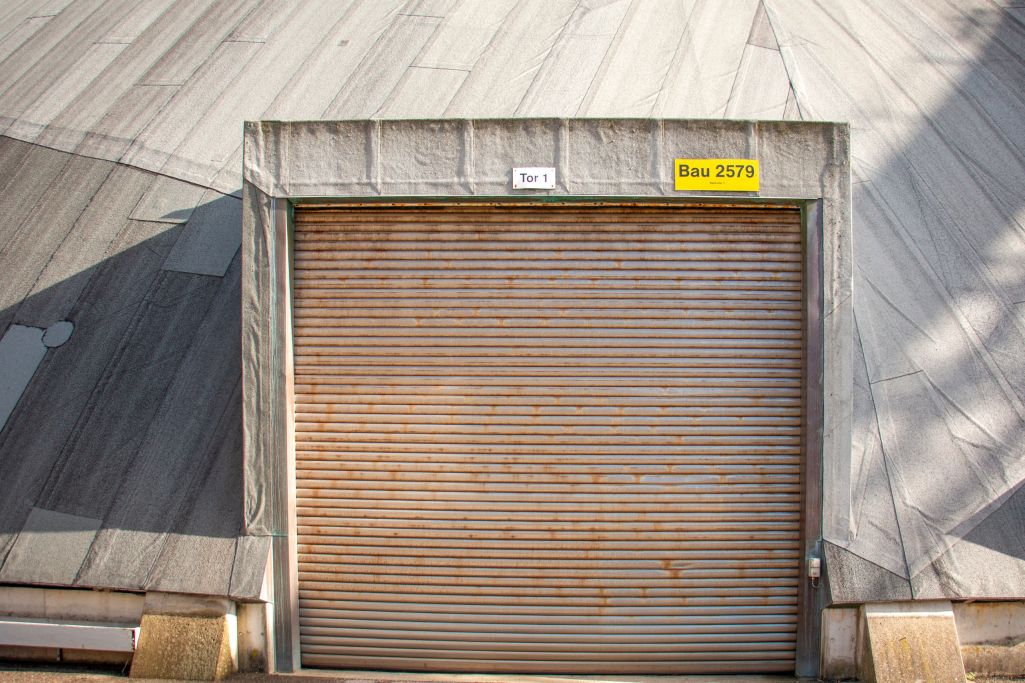 Eingang. Foto: Dominik Schütz, 2023