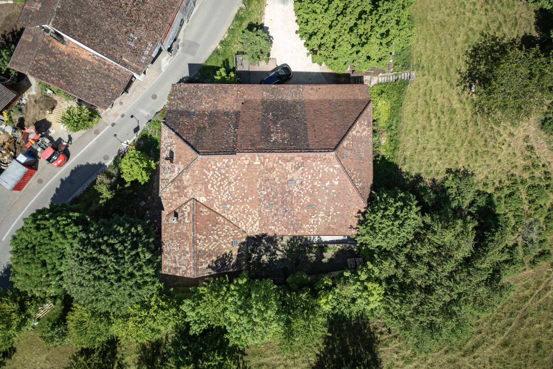 Flugaufnahme, Dach. Foto: Elia Schneider, 2024