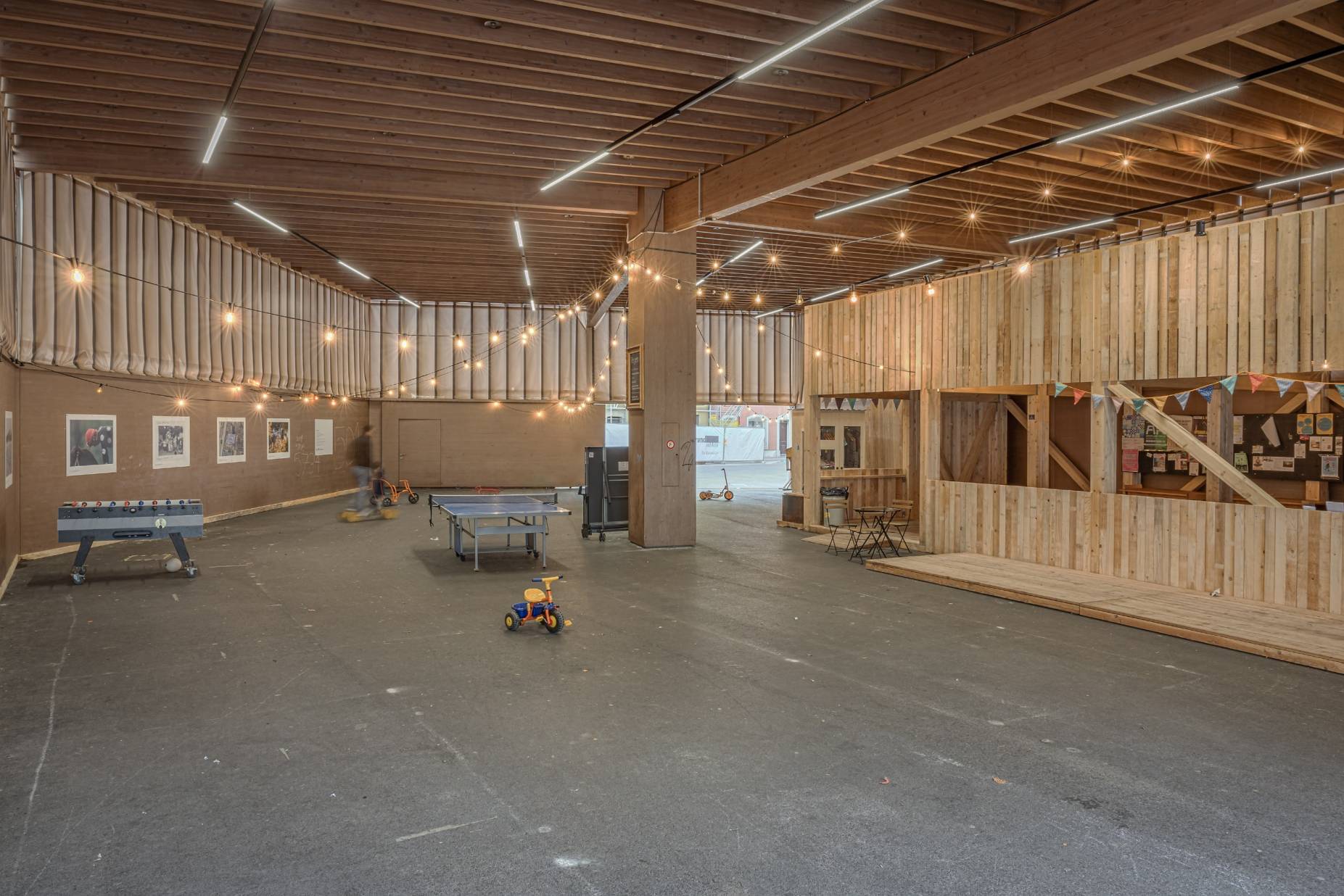 Innenraum. Foto: Elia Schneider, 2024