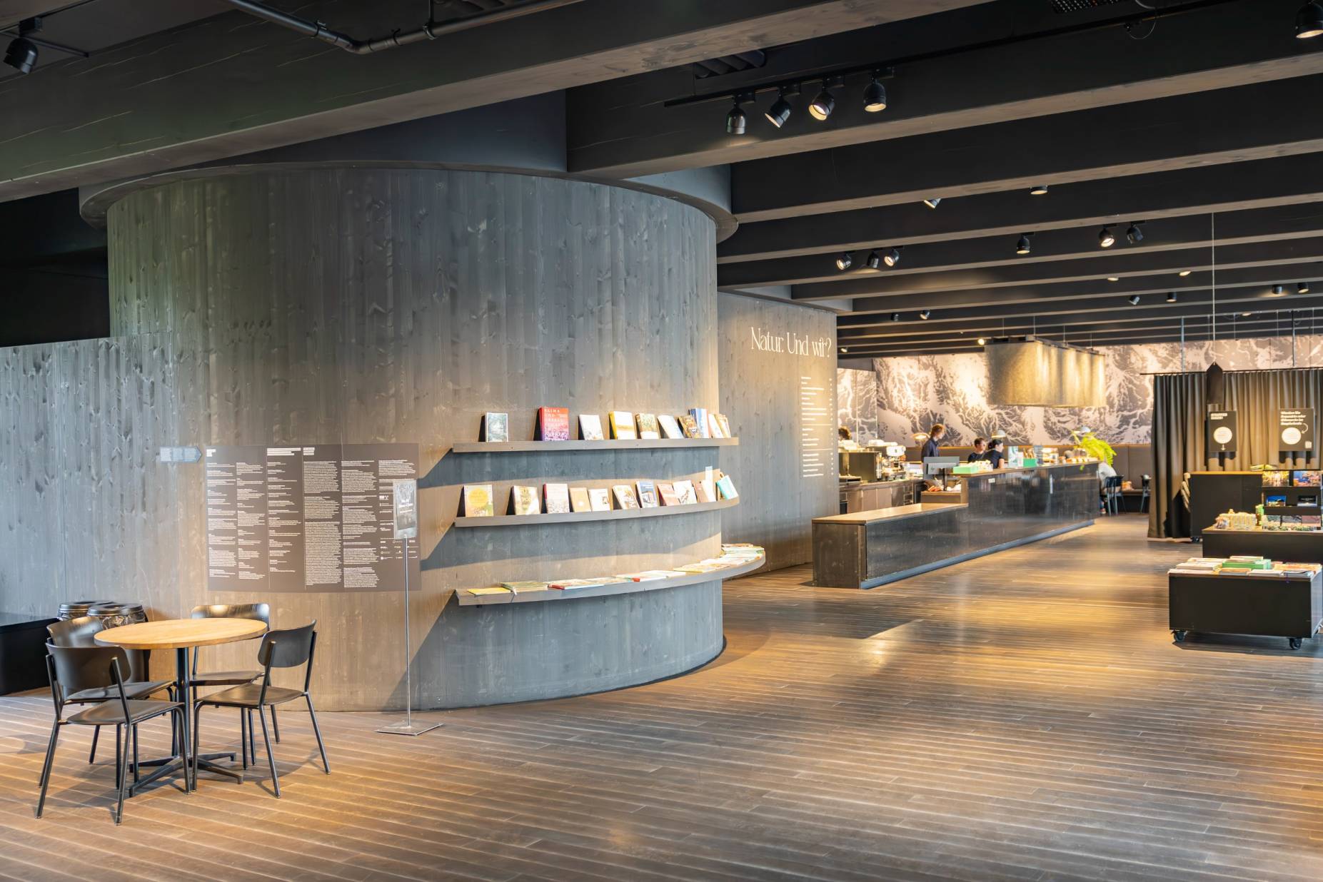 Foyer. Foto: Elia Schneider, 2024