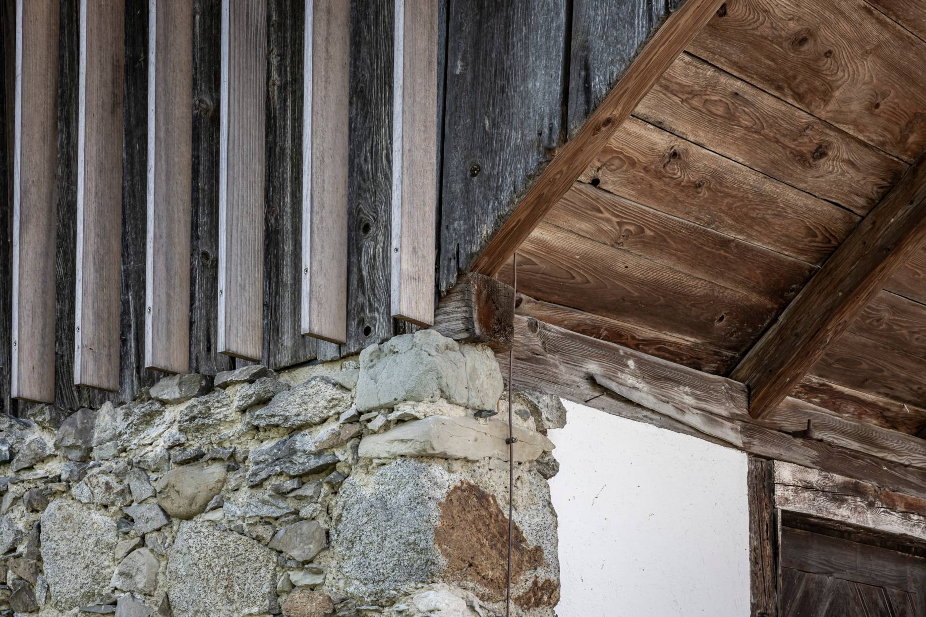 Detail Ecke Nordwest des Ökonomietrakts. Foto: Elia Schneider, 2024