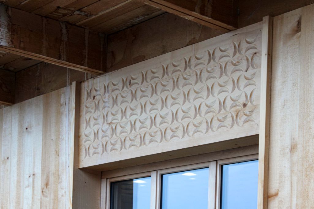 Detail Ornamentik am Rollladenkasten. Foto: Philipp Kirchhofer, 2022