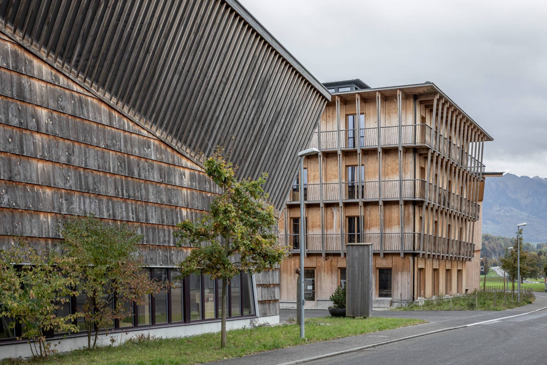 Ansicht Ost mit Bürogebäude. Foto: Elia Schneider, 2023