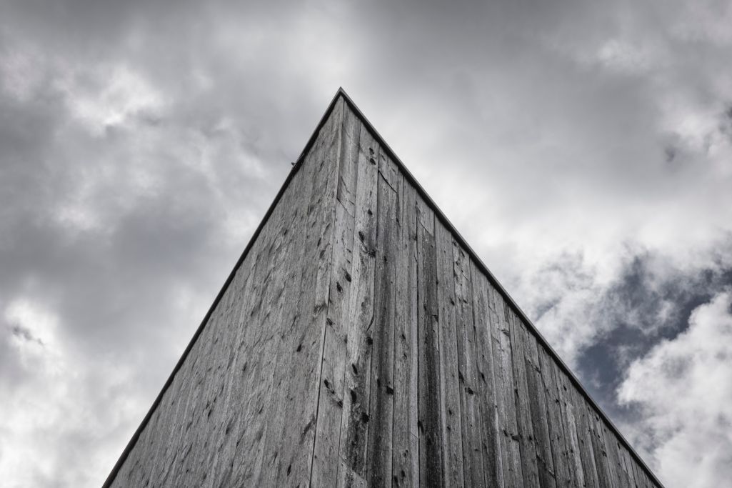 Detail Dachabschluss. Foto: Elia Schneider, 2024