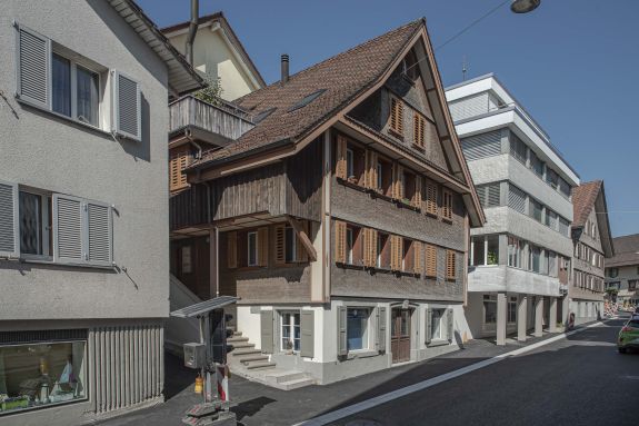 Ansicht West mit Kontext. Foto: Elia Schneider, 2022