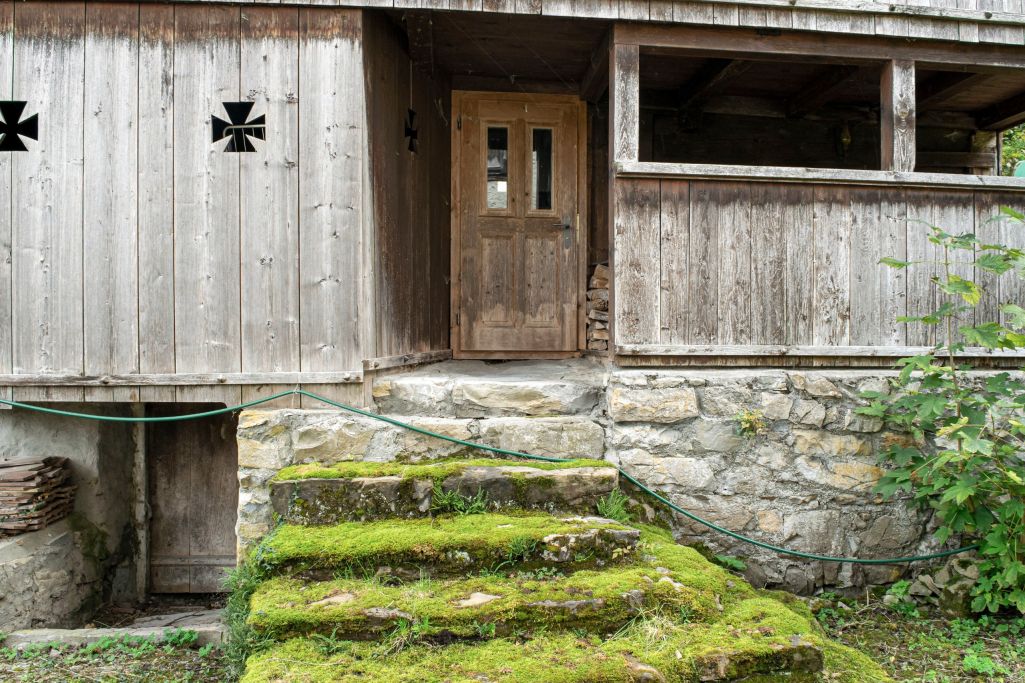 Eingang West mit Laube. Foto: Andreas Müller, 2023