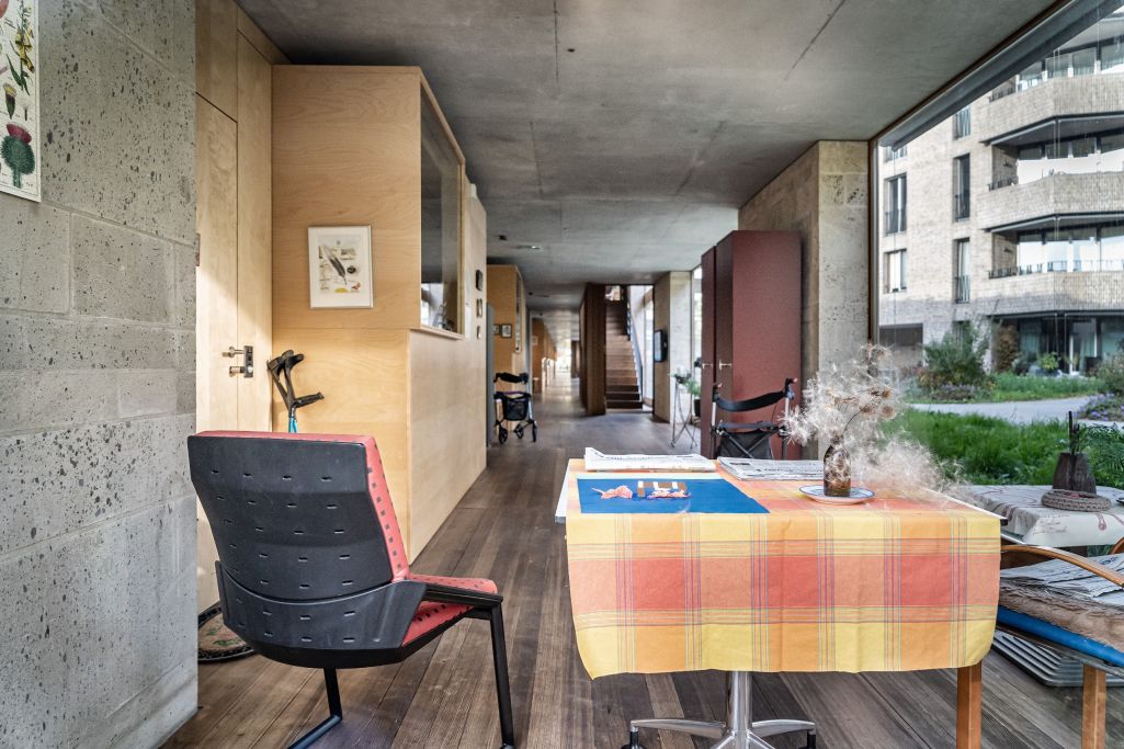 Korridor als Begegnungszone. Foto: Elia Schneider, 2022