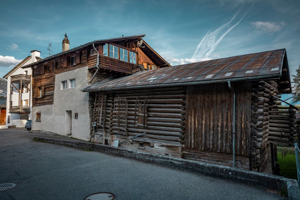 Ansicht Nordwest des Nachbargebäudes mit angebautem Stall. Foto: Elia Schneider, 2023