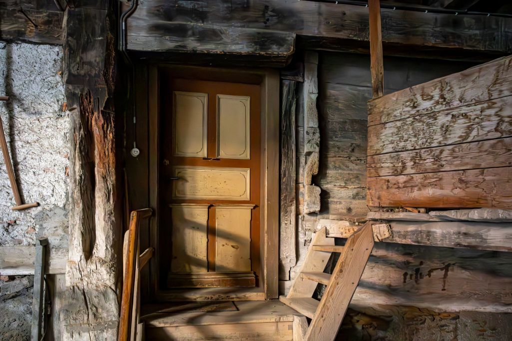 Zugang zum Bau von 1430. Foto: Elia Schneider, 2023