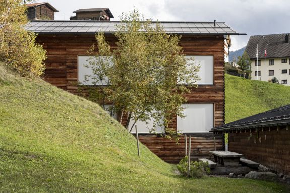 Ansicht West Schulhaus. Foto: Elia Schneider, 2022