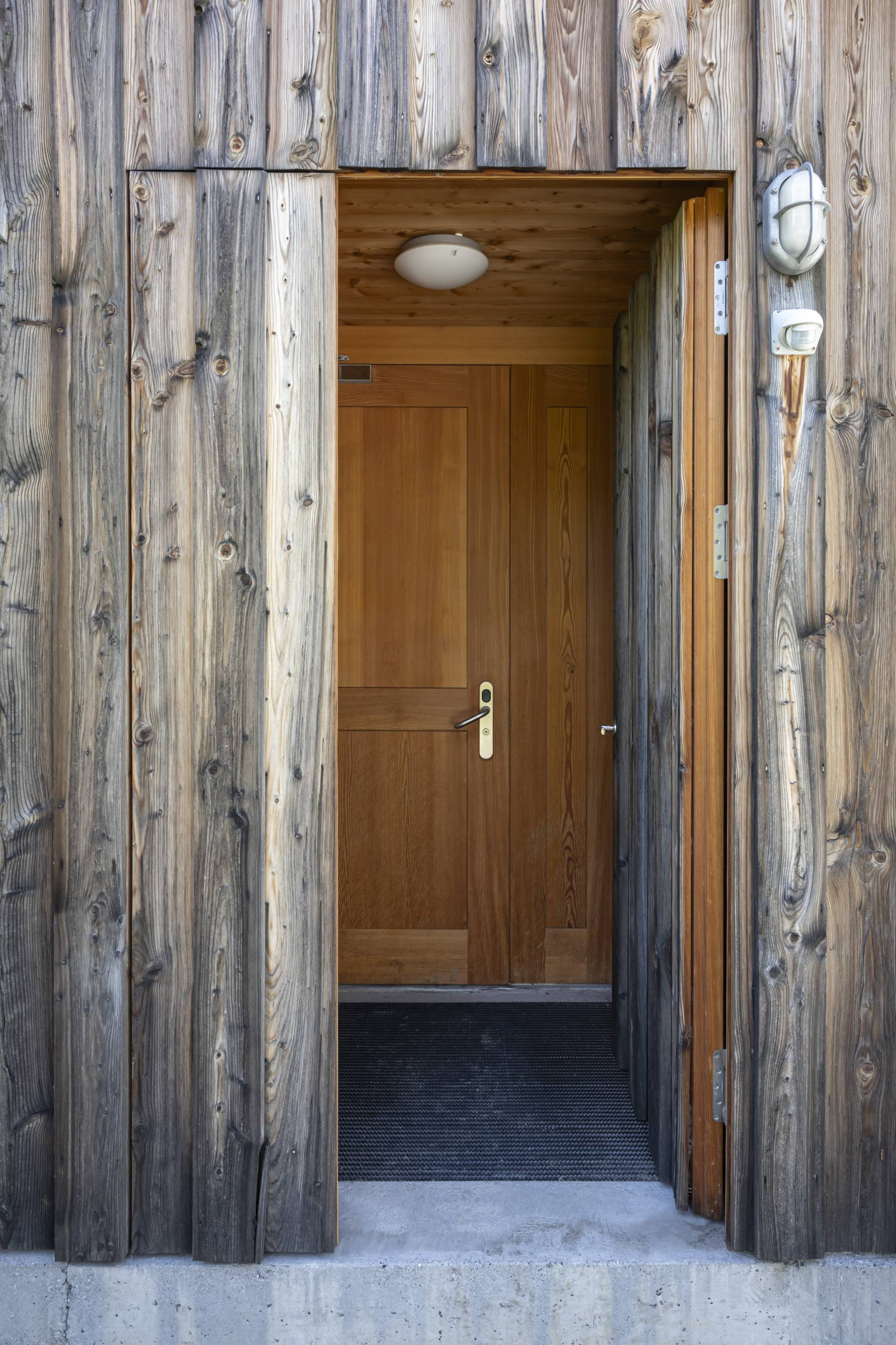 Eingang. Foto: Elia Schneider, 2023