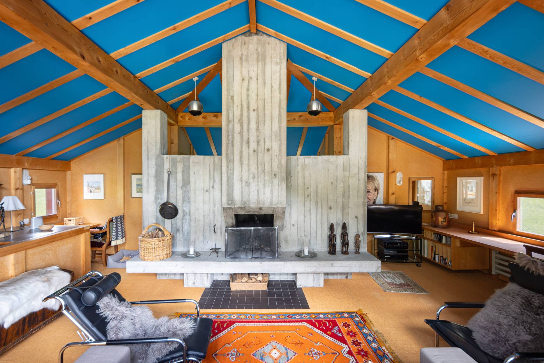 Wohnzimmer OG. Foto: Elia Schneider, 2023