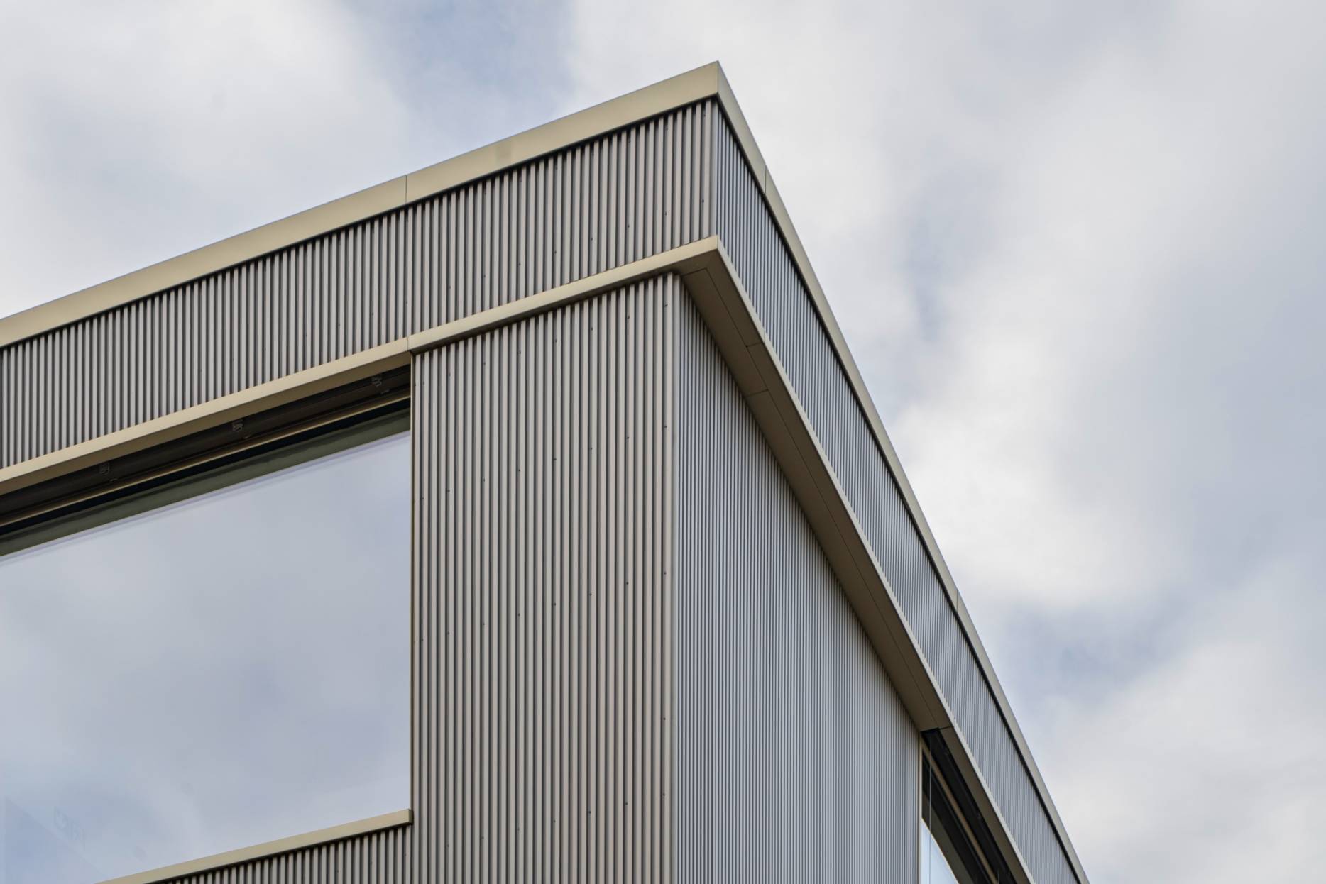 Dachrand. Foto: Elia Schneider, 2023