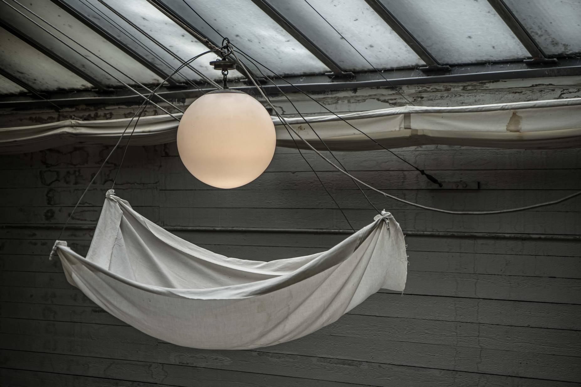 Detail Lampe. Foto: Elia Schneider, 2022