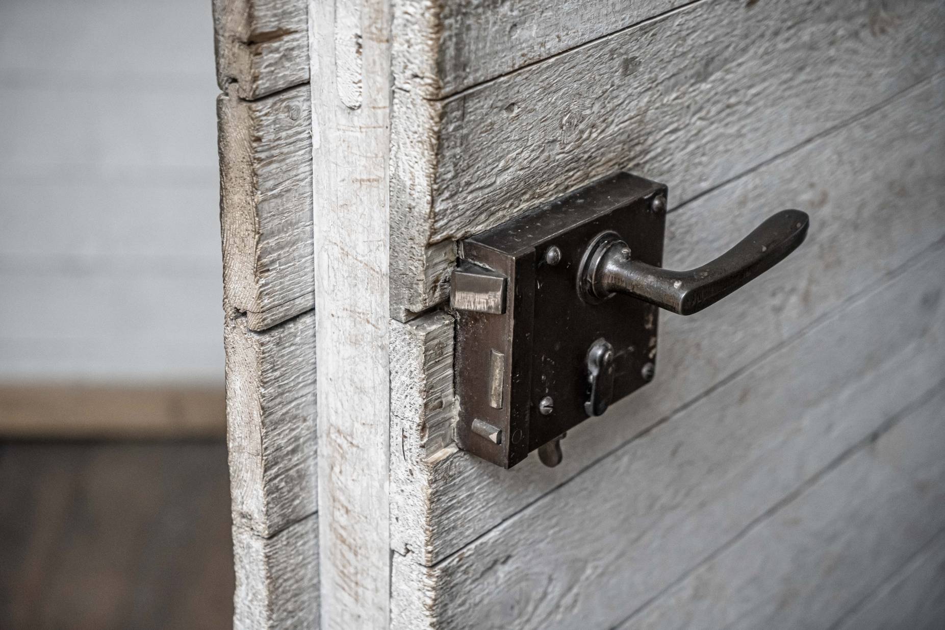 Detail Türgriff. Foto: Elia Schneider, 2022