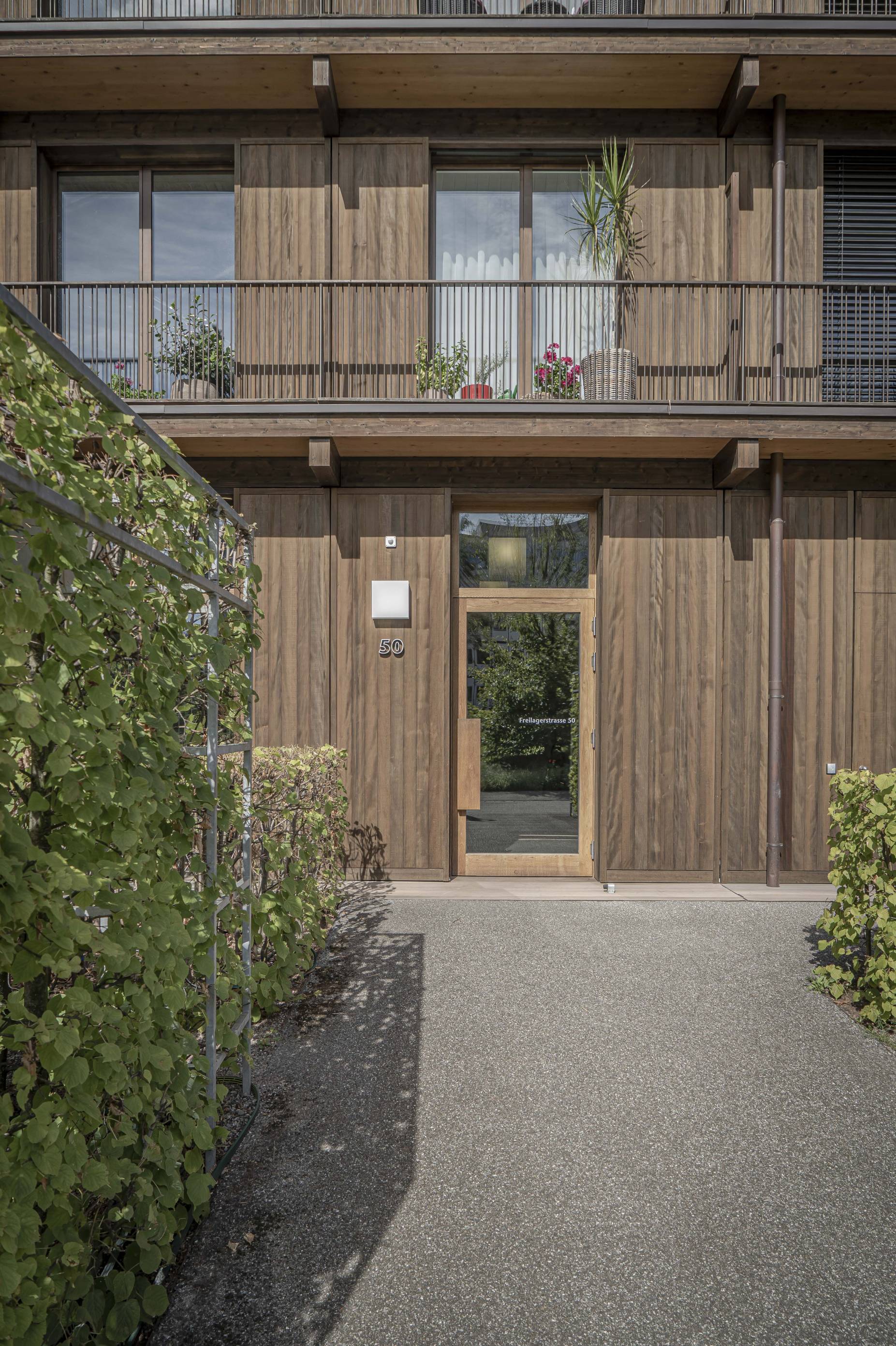 Eingang. Foto: Elia Schneider, 2022 