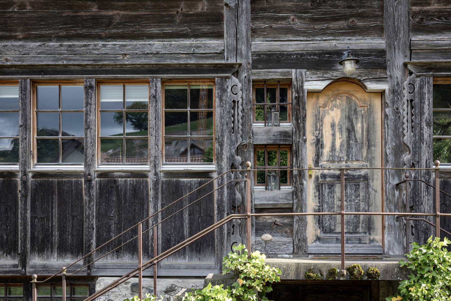 Hauseingang, Fassade Nord. Foto: Elia Schneider, 2023
