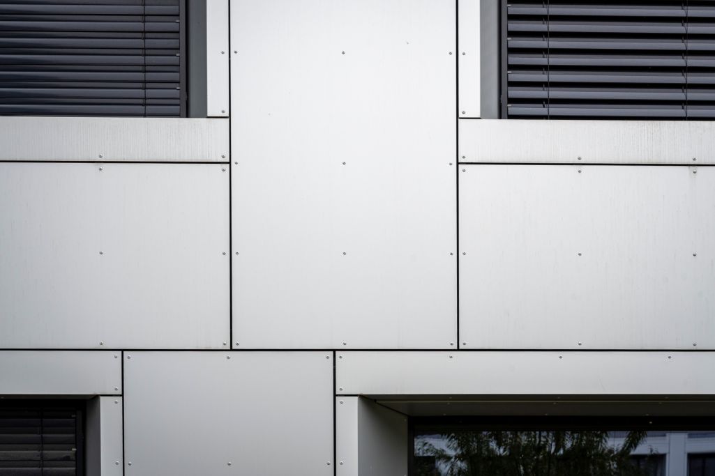 Detail Metalbekleidung. Foto: Elia Schneider, 2022