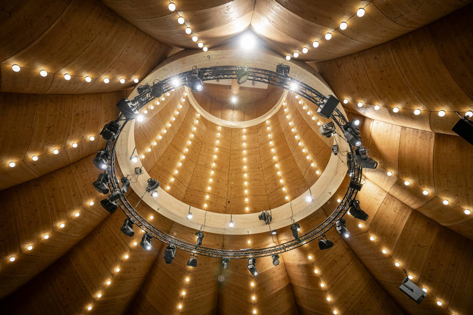 Tragstruktur Beleuchtung. Foto: Elia Schneider, 2023