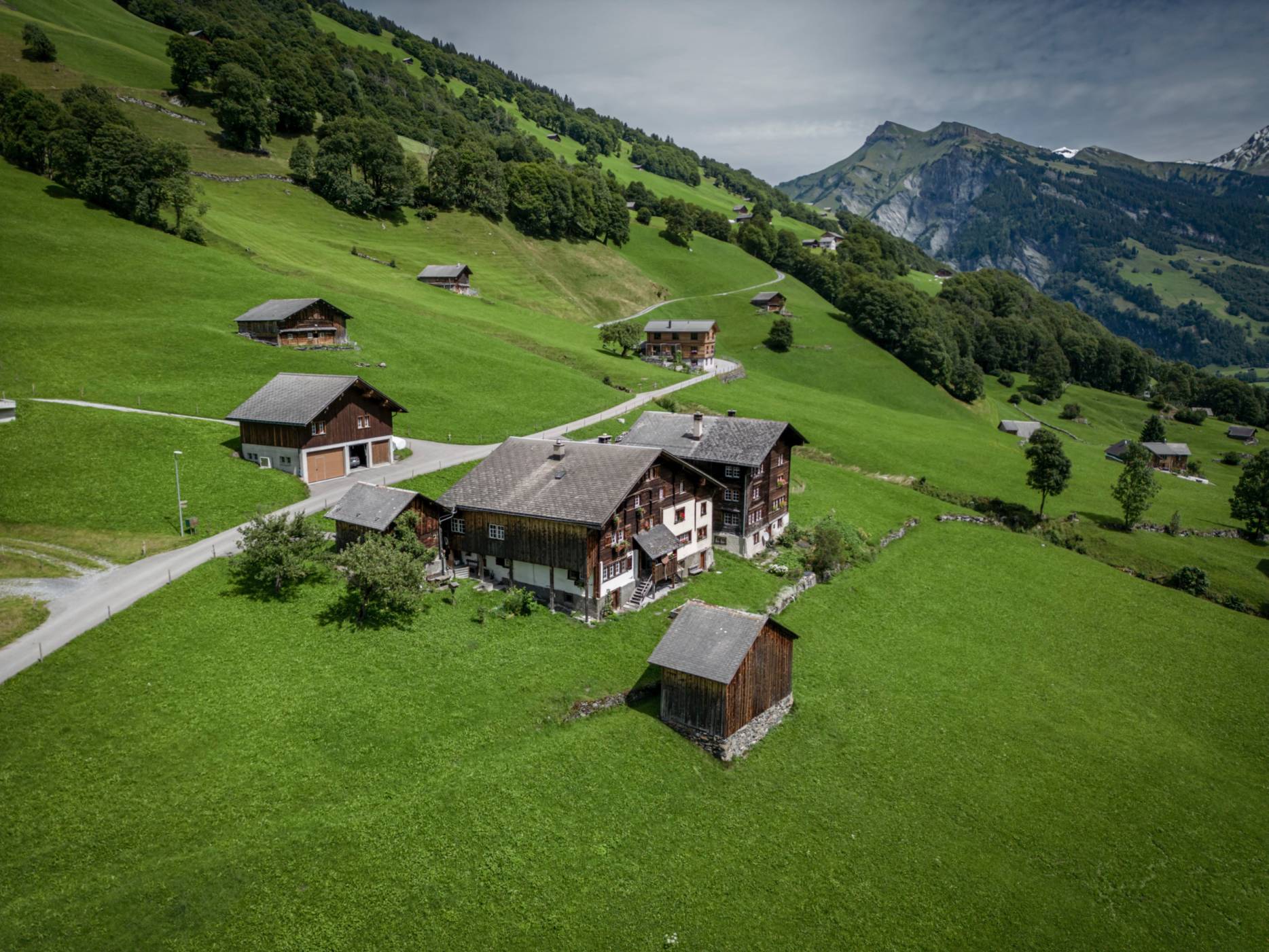 Fritigenhäuser und Nebenbauten, Ansicht Süd. Foto: Elia Schneider, 2023