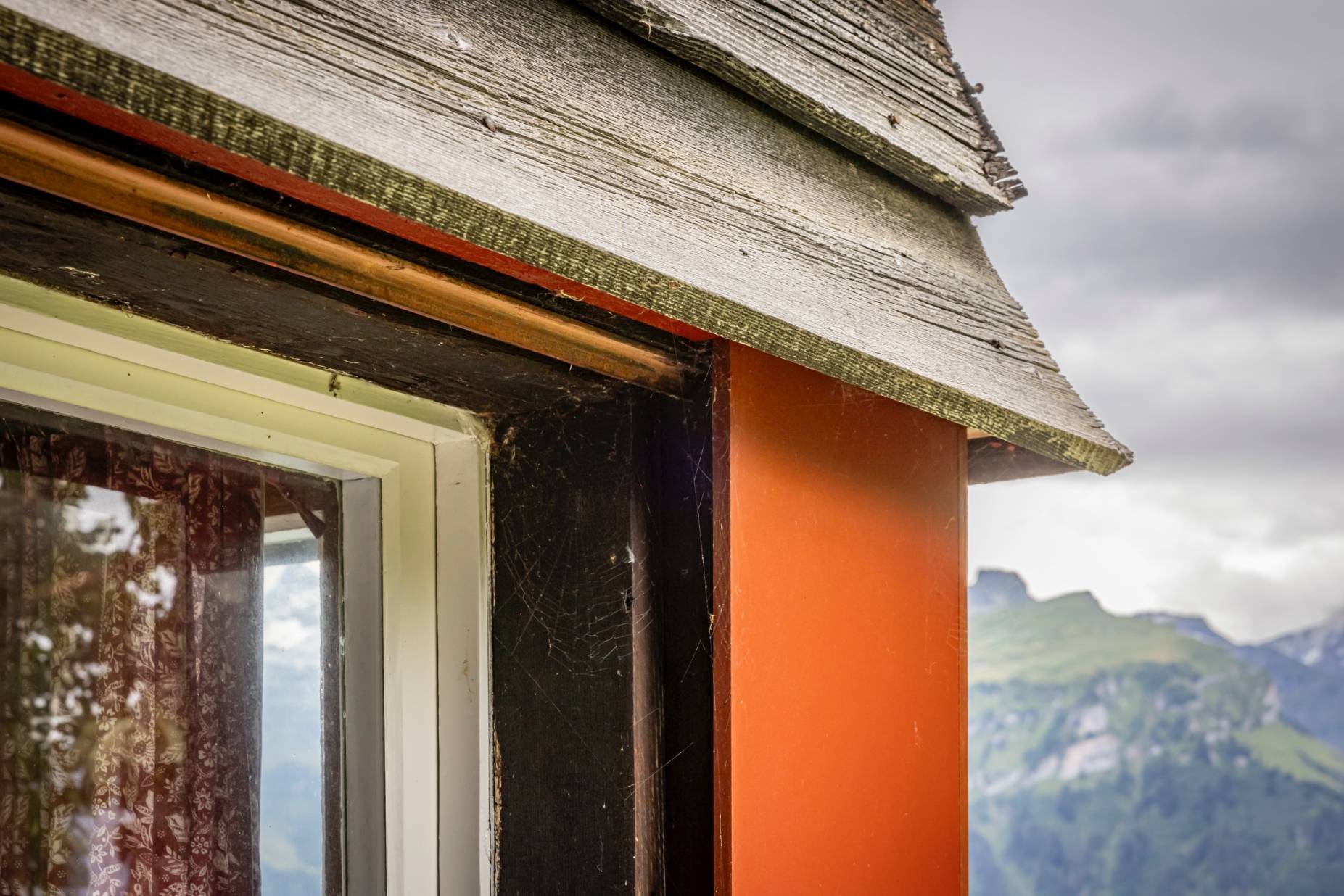 Detail Fenster und Schalung Ecke. Foto: Elia Schneider, 2023