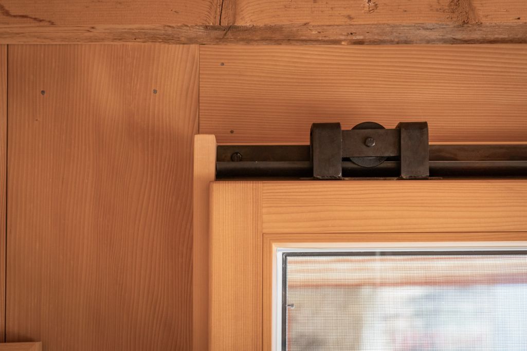 Detail Schiebefenster. Foto: Elia Schneider, 2022