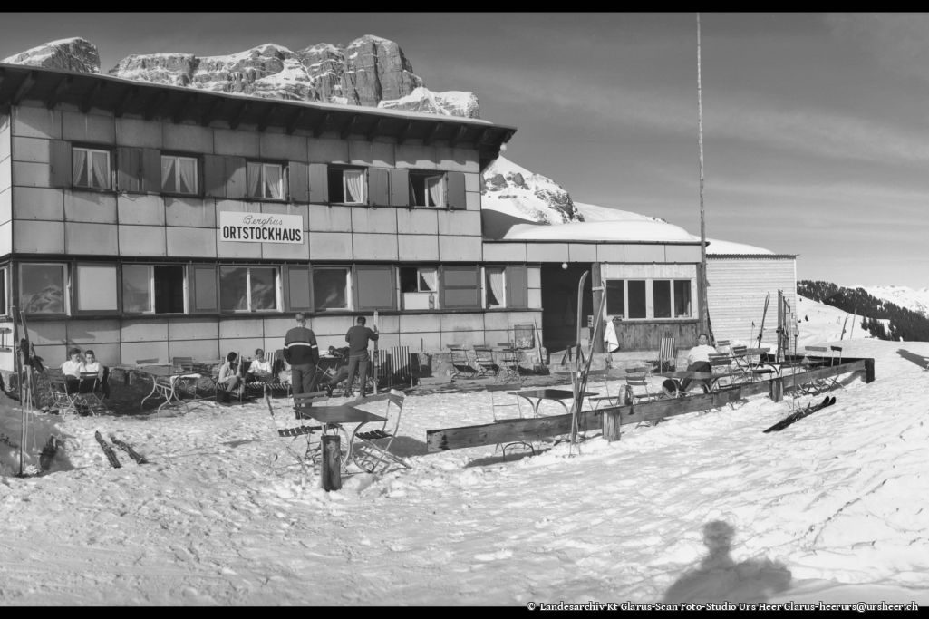 Ansicht Nordost. Foto: Fotogeschäft Schönwetter, Glarus, o. J. (Landesarchiv des Kantons Glarus)