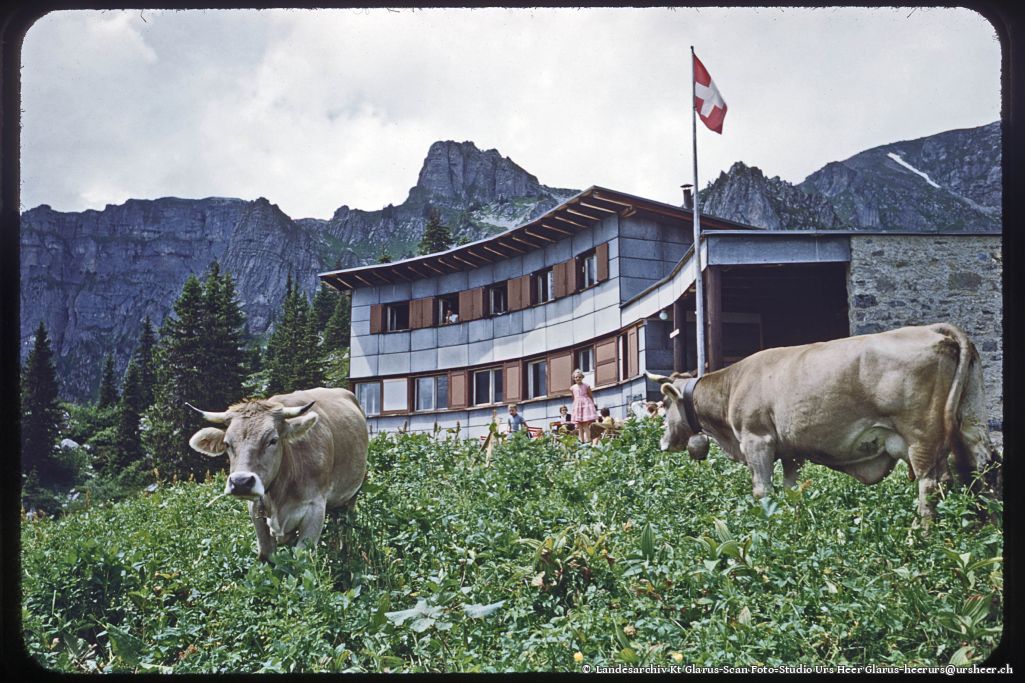 Ansicht Nordwest. Foto: Fotogeschäft Schönwetter, Glarus, o. J. (Landesarchiv des Kantons Glarus)