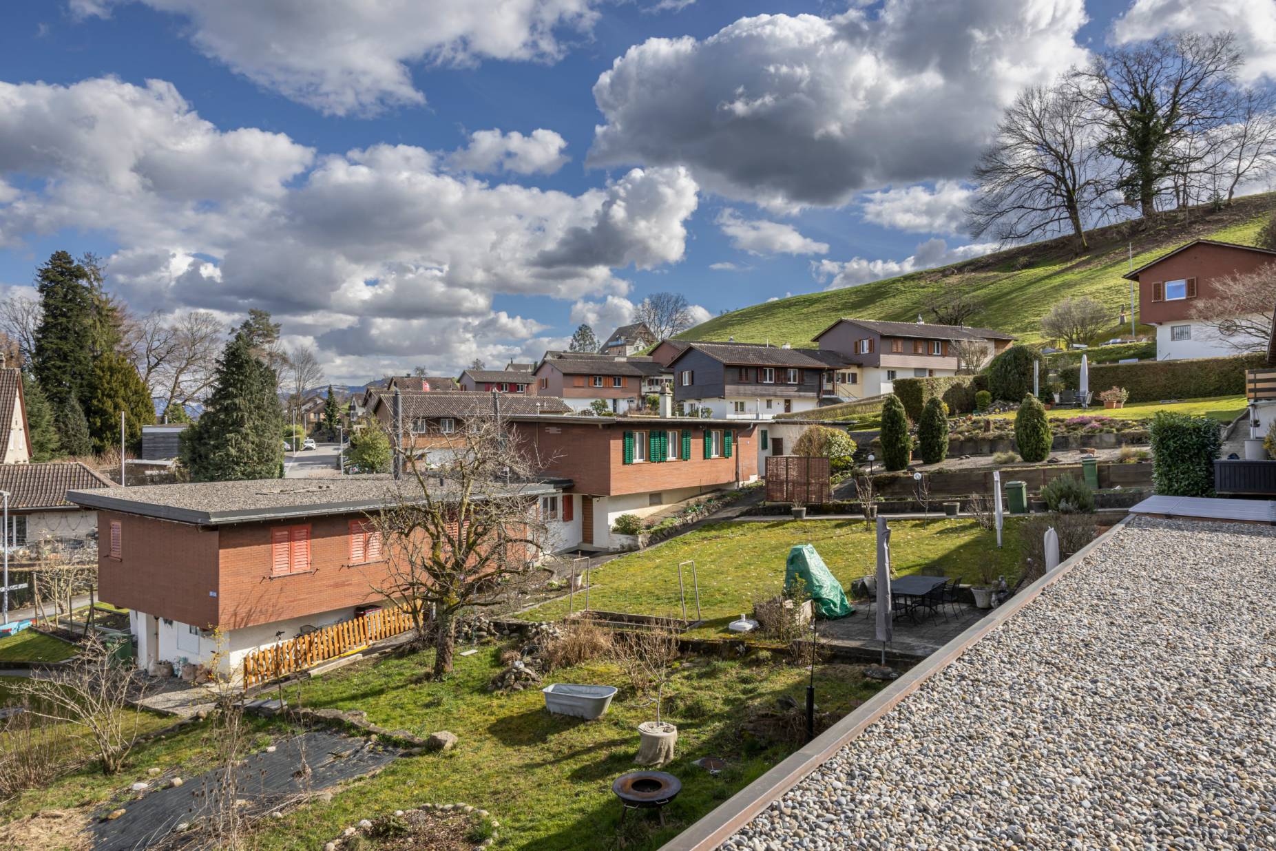 Häuserzeilen mit Gärten, Ansicht Nordwest. Foto: Elia Schneider, 2023
