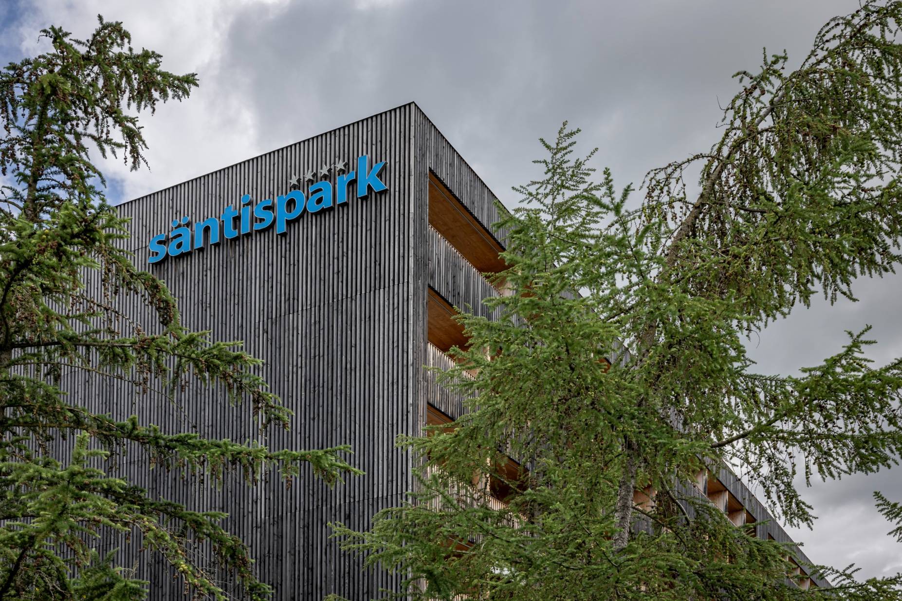 Detail Dachabschluss. Foto: Elia Schneider, 2024